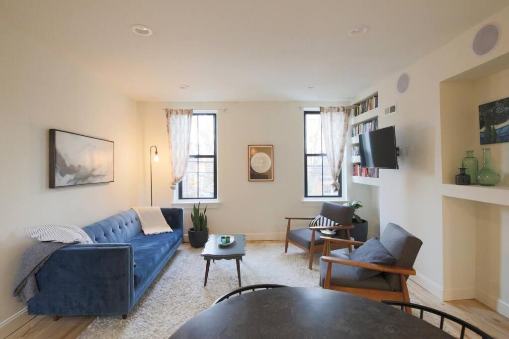 Apartment Large 2 Bdr With Deck Hosted By Stayrafa