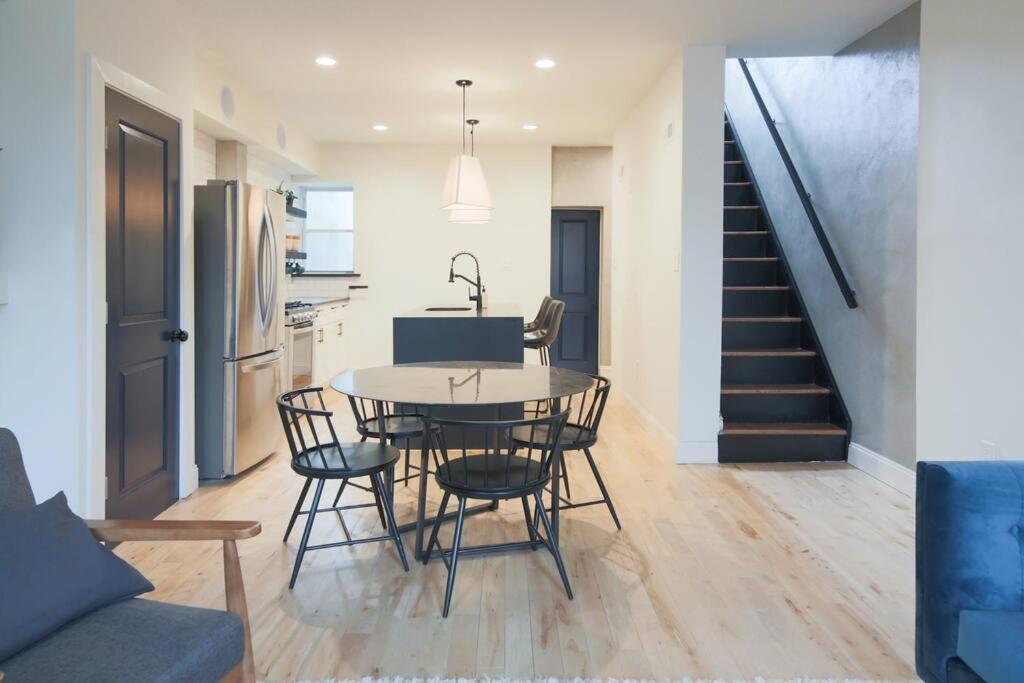 Large 2 Bdr With Deck Hosted By Stayrafa Apartment *